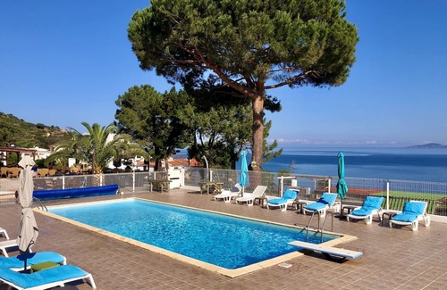 Calcatoggio Apartment | 4-person first-floor apartment with sea view.