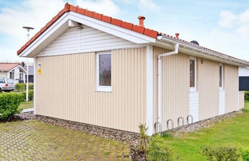 Lensterstrand House | 4 person holiday home in GROEMITZ