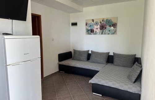 Ljubac Apartment | 4 Persons zapad on the beach, ground floor