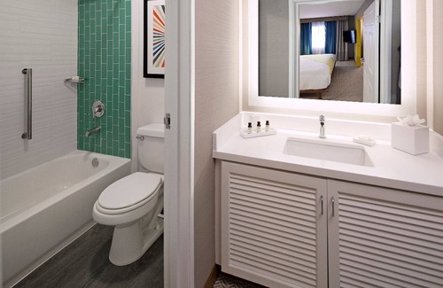 Venice Hotel | 4 Quad Courtyard View King Suite at The Kinney Venice Beach!