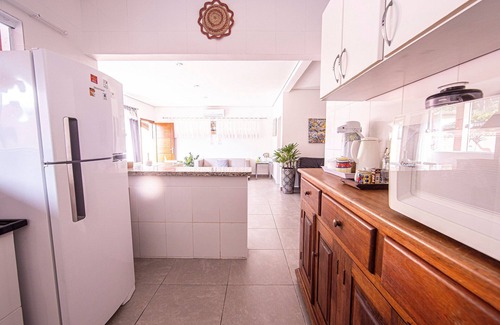 Camburi House | 4 quartos piscina 350 m praia