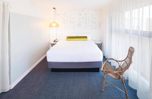 Venice Hotel | 4 Relaxing Rooms Near Venice Pier & Beach Fun | Rooftop | Free Breakfast