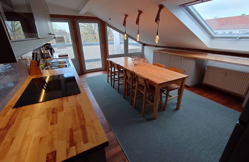 Suedvorstadt Apartment | 4-room flat in Dresden-Südvorstadt, in the loft (2nd top floor), 2 bedrooms with