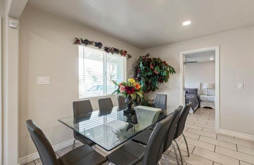 North Las Vegas Hotel | 4 Room- Local VIBE Retreat just 12 min to The Strip and Fremont