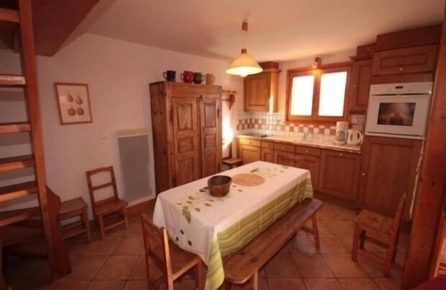 Bisanne 1500 Apartment | 4-room mezzanine apartment with balcony, fully equipped, pets allowed, covered parking.