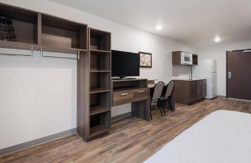 Newnan Hotel | 4 Room Private Stay w/Queen Bed, Kitchen & Dining Near Ashley Park Shops