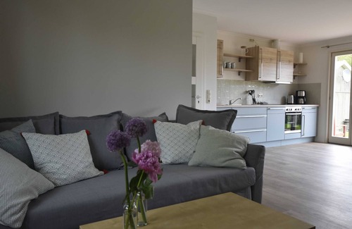 Alt Farpen Apartment | 4-room red vacation home for up to 8 people - 4-room colorful vacation homes, OVS 999