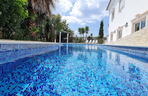 Arnal House | 4 Rooms Residence at Villa ☆ (10-15 Guests) by Silver Village Residence