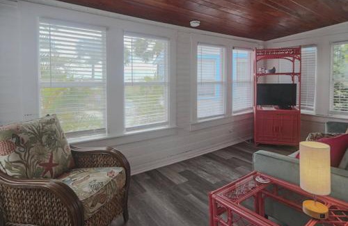 Treasure Island House | 4 - Seahorse Cottages - Hibiscus