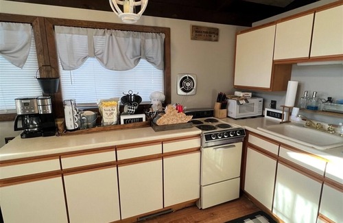 West Bridgton Cottage | 4 Season Cottage in Alpine Village Association with water access to Moose Pond.