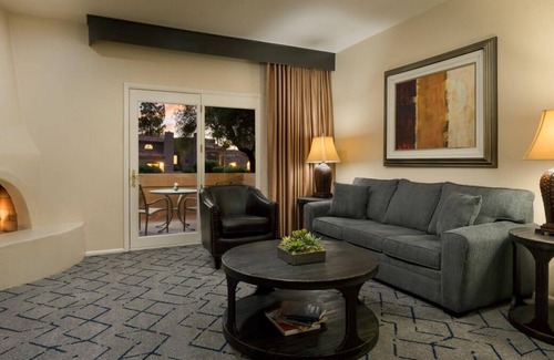 South Scottsdale Resort | 4 Serene Units in 40-Acre Property, Perfect for Special Events! On-Site Dining