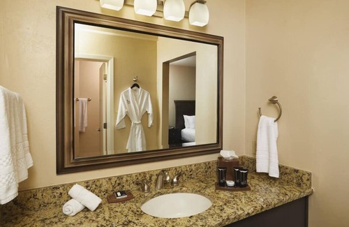 South Scottsdale Resort | 4 Serene Units in 40-Acre Property, Perfect for Special Events! On-Site Dining