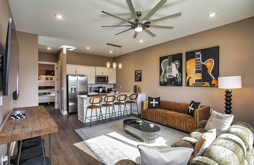 Hadley - Washington House | 4 Side by Side Homes | 32 beds | Dolly's Dream House & Bluegrass Bungalow