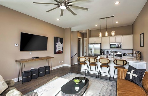 Hadley - Washington House | 4 Side by Side Homes | 32 beds | Dolly's Dream House & Bluegrass Bungalow