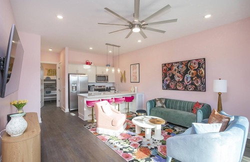 Hadley - Washington House | 4 Side by Side Homes | 32 beds | Dolly's Dream House & Bluegrass Bungalow