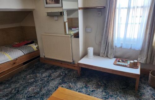 Beeston House | 4 single beds shared bathroom