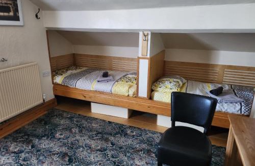 Beeston House | 4 single beds shared bathroom