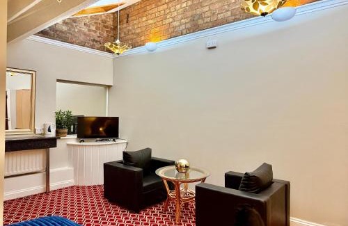 Frampton Hotel | 4 Sisters Inn