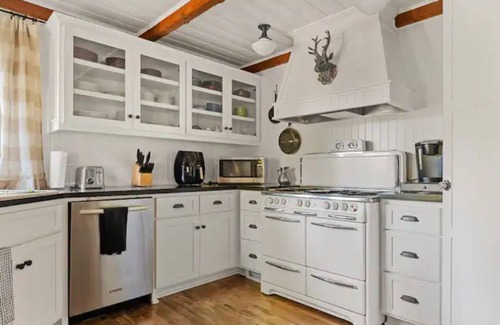 Cedar Glen House | "4 Sons"-Family Friendly Escape Steps to the Lake
