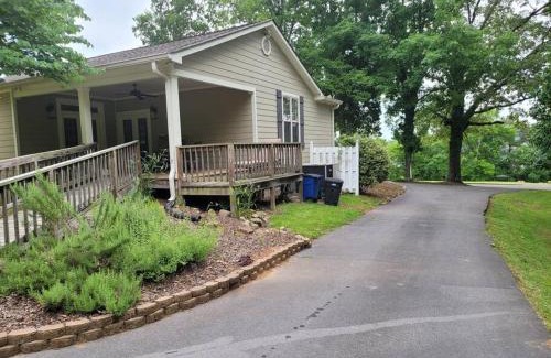 Guntersville House | 4. Spacious historic home in Lake Guntersville