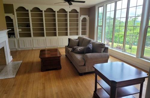Guntersville House | 4. Spacious historic home in Lake Guntersville