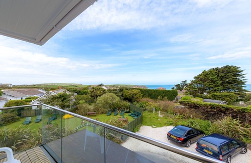 Harlyn Apartment | 4 Star Apartment with Balcony & Stunning Sea Views just 200meters from the beach