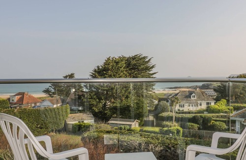 Harlyn Apartment | 4 Star Apartment with Balcony & Stunning Sea Views just 200meters from the beach