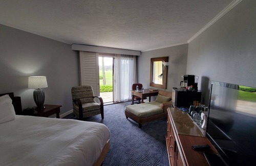 Hanamaulu Resort | 4 Star Beach Front Hotel Resort, Lanai Ocean View, one minute walk to the beach