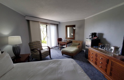 Hanamaulu Resort | 4 Star Beach Front Luxury Resort, Lanai Ocean View, 1 minute walk to the beach