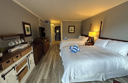 Hanamaulu Resort | 4 Star Beachfront Resort. AC. Lanai. Restaurant. Pool. Gym. Spa.