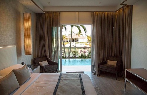 Alice Town Hotel | 4-Star Hotel ∙ Hilton at Resorts World Bimini