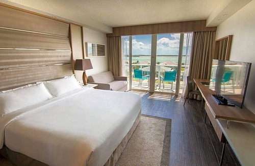 Alice Town Hotel | 4-Star Hotel ∙ Hilton at Resorts World Bimini