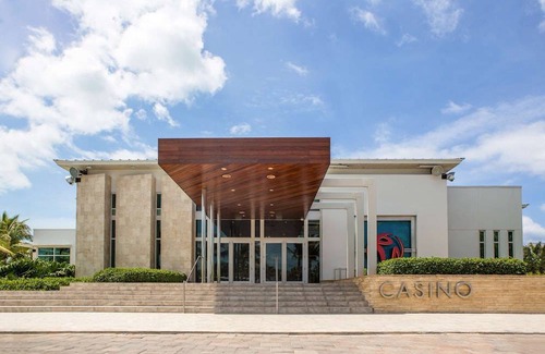 Alice Town Hotel | 4-Star Hotel ∙ Hilton at Resorts World Bimini