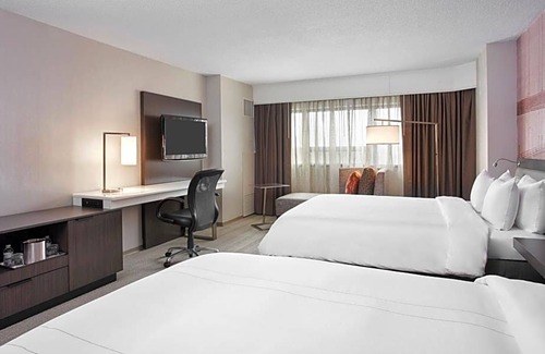 Teaneck Hotel | 4-Star Hotel ∙ Teaneck Marriott at Glenpointe