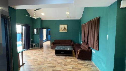 Aarey Colony House | 4 star lavish villa