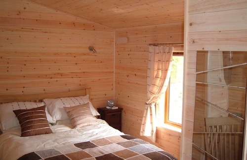 Bridgnorth Cabin | 4 star Luxury Lakeside Pine Lodge ( with sauna) in secluded Shropshire setting