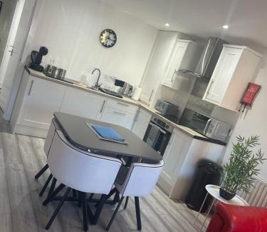 Belfast Apartment | 4 star Rating 2 bed Newly renovated city apartment with free parking