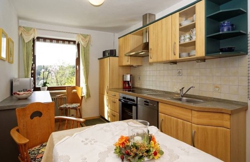 Ebersdorf Apartment | 4-Sterne Ferienwohnung mit eigener Terrasse und Pool