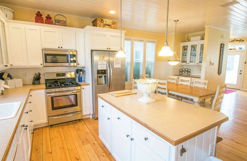 Lincoln Beach Cottage | 4-Stories of pure Fun, HotTub, Bikes, Master wKing