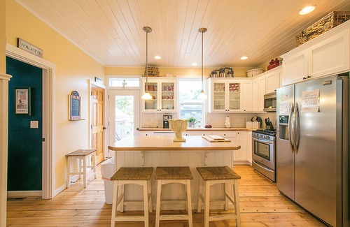 Lincoln Beach Cottage | 4-Stories of pure Fun, HotTub, Bikes, Master wKing