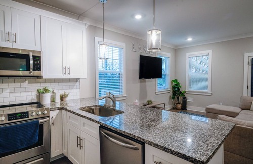 Lakewood House | 4-Story 4 BDR Sleeps 11 w/Rooftop Patio!