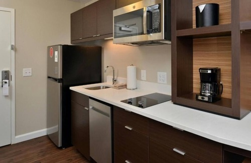 Morrisville Hotel | 4 Studio Units with Kitchen Near Umstead State Park & PNC Arena - Pet Friendly