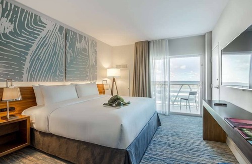 Central Beach Hotel | 4 Stylish Beachfront Units Near Las Olas and Museums