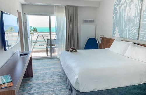 Central Beach Hotel | 4 Stylish Beachfront Units Near Las Olas and Museums