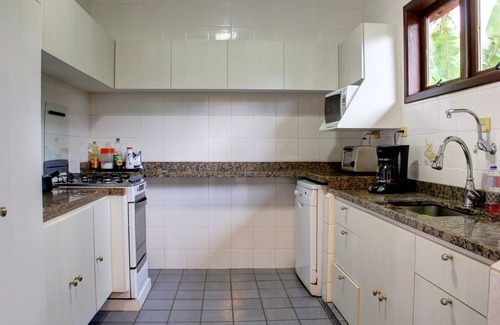 Sao Sebastiao House | 4 suites, air conditioning and swimming pool, lots of charm and comfort