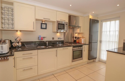 Thurlestone Cottage | 4 THURLESTONE BEACH HOUSE, pet friendly, with a garden in Thurlestone