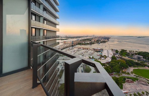 Downtown Miami Apartment | 4 Units, Ocean View One Bedroom Suite with King Bed at The Elser Hotel Miami
