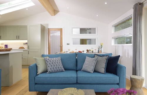 Looe Cottage | 4 VALLEY VIEW, character holiday cottage, with hot tub in Lanreath