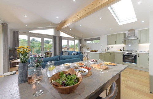 Looe Cottage | 4 VALLEY VIEW, character holiday cottage, with hot tub in Lanreath