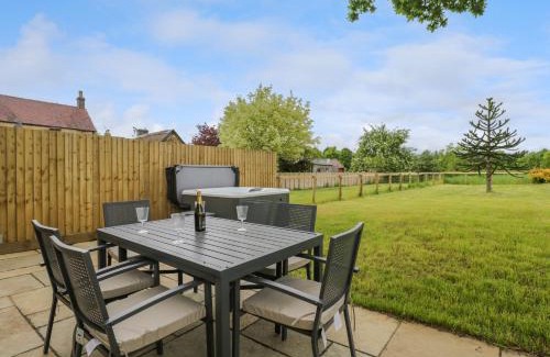 Moreton-in-Marsh House | 4 Wellacres Cottage